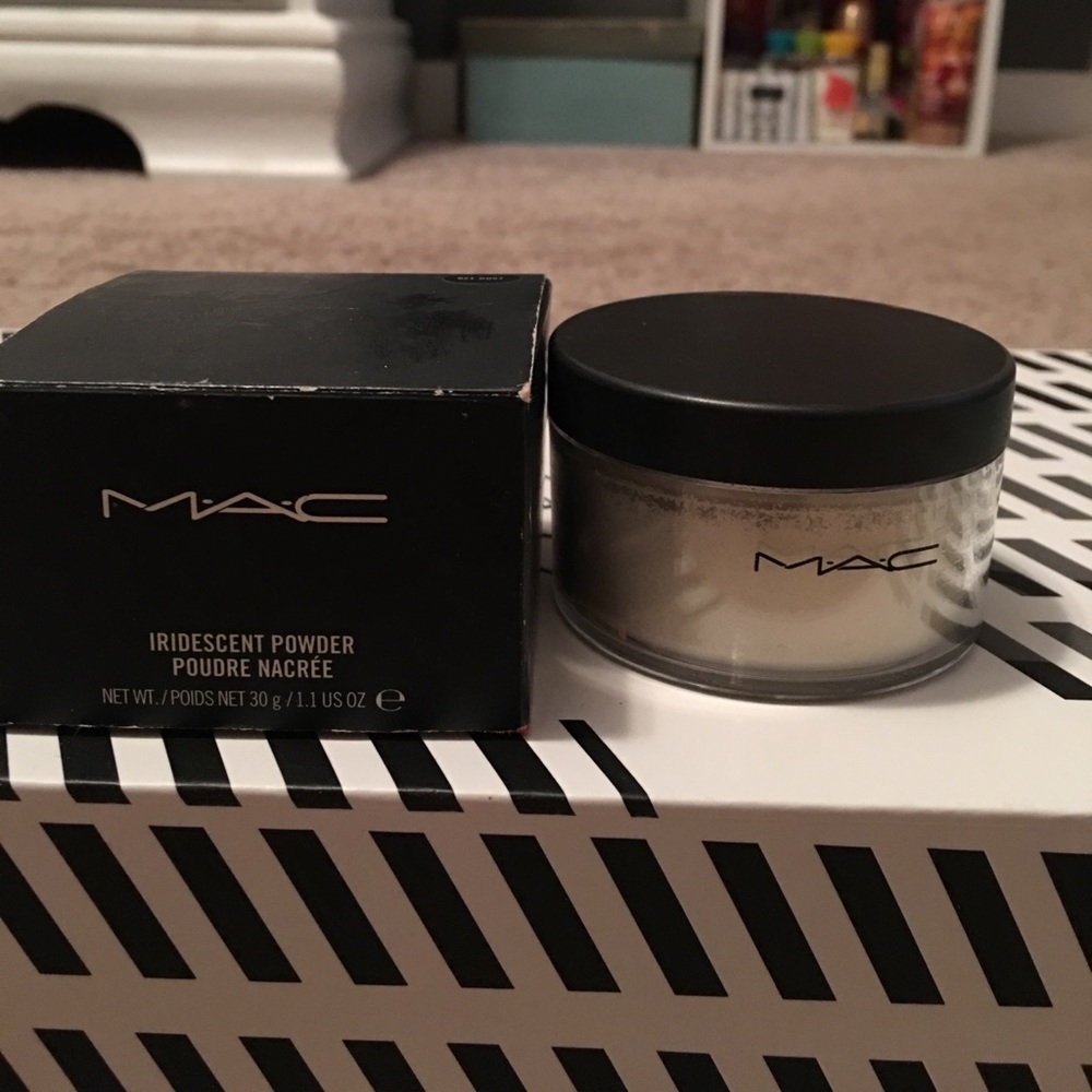 MAC Iridescent Powder